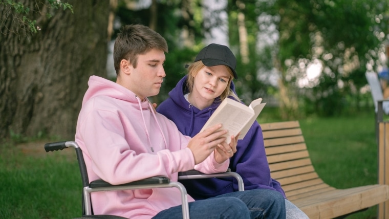 Boy and girl reading